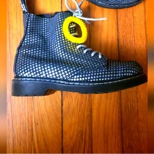 Like new!! Dr Martens 1460 black glitter star with glitter laces combat boots.